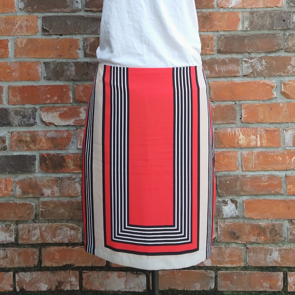 New York & Company sz 10 EUC Knee length Skirt